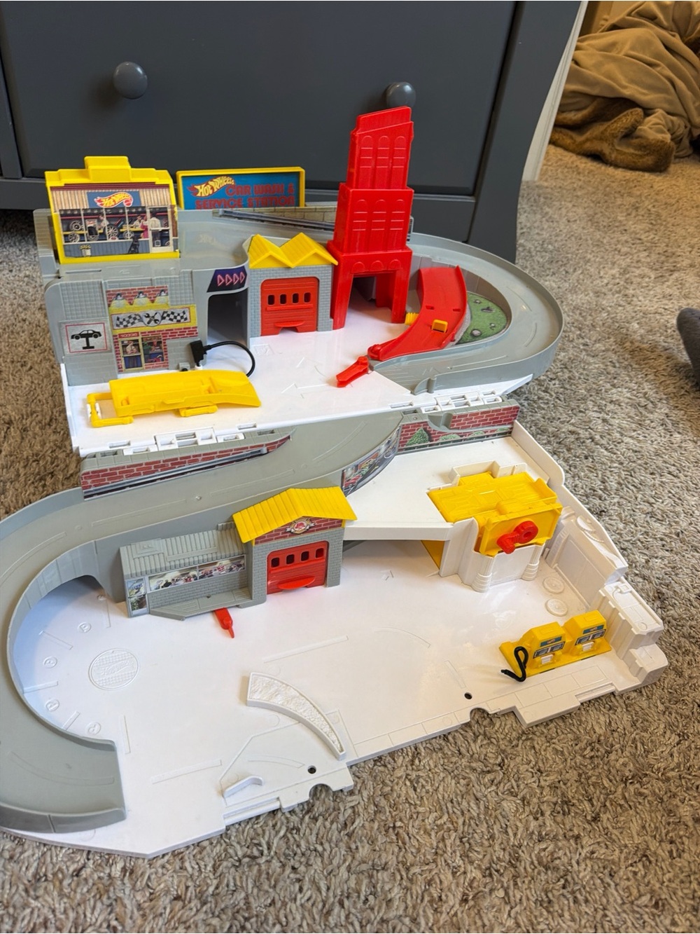 Hot Wheels - Car Wash and Service Station - Kids Multi-Level Play Garage Toy